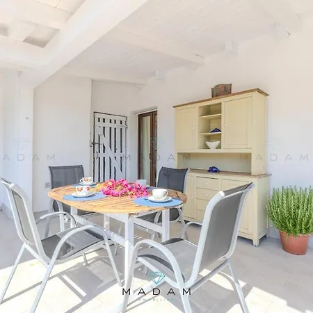 White Apartamento San Pantaleo