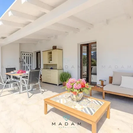 Апартаменти White