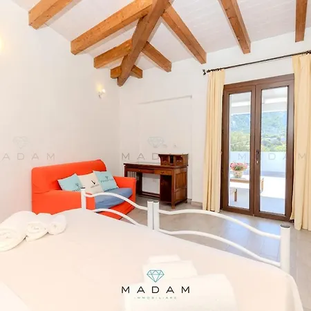 White Апартаменти *