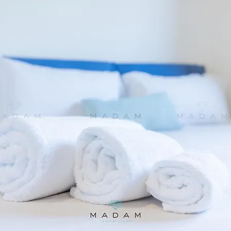 Апартаменти White *